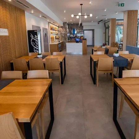 Pod Kolejka 아파트호텔 3*