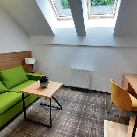 Pod Kolejka 아파트호텔 슈차브니차